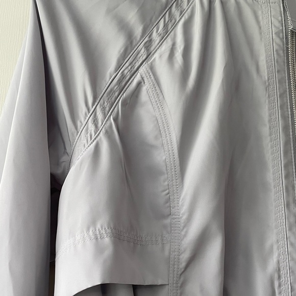 Athleta Lightweight Windbreaker/Rain Coat Gray Size Small - Picture 8 of 10
